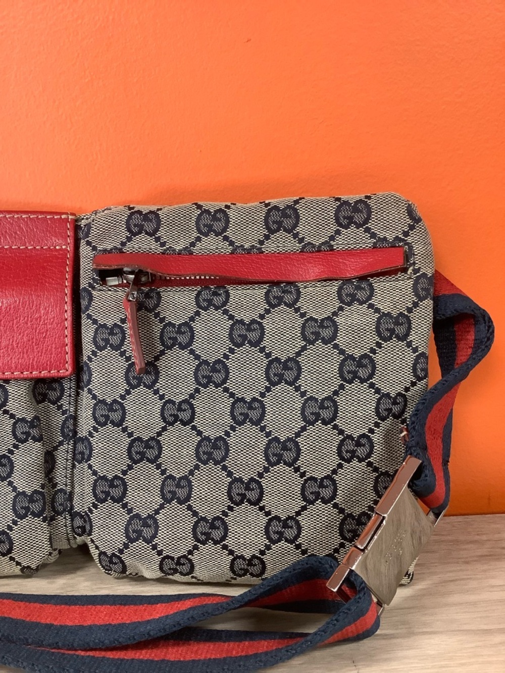 Gucci Signature Monogrammed Double Pocket Belt Bag - Picture 7 of 13